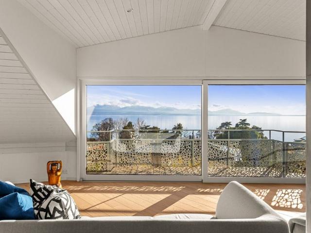 Beautiful detached villa just a stone’s throw from the lake!