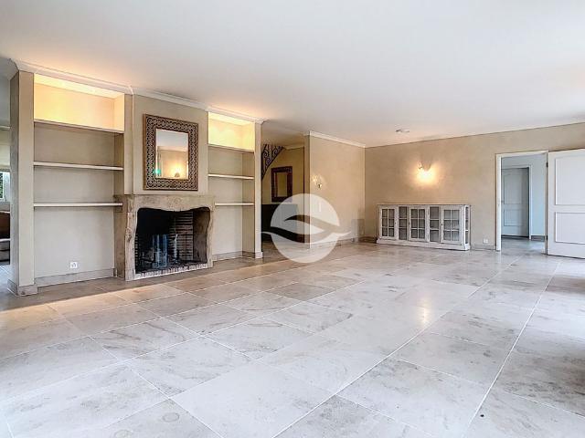 Beautiful detached villa with 4 bedrooms and pool