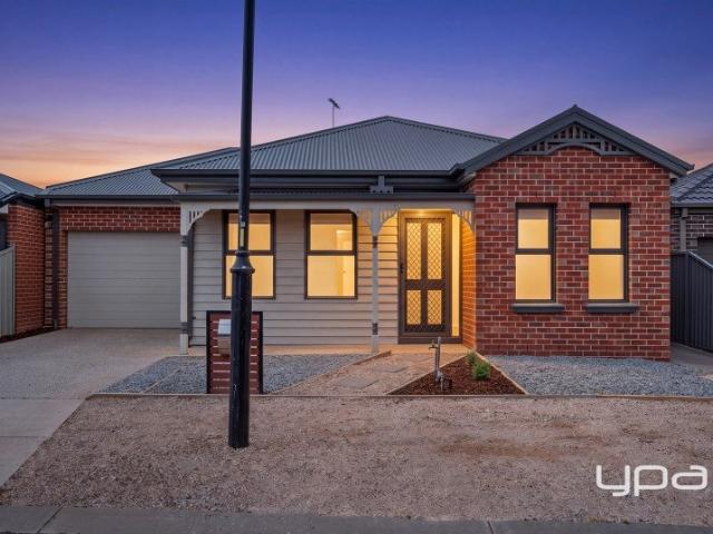 BEAUTIFUL DESIGN, STUNNING SURROUNDS & A LIFESTYLE TO MATCH
