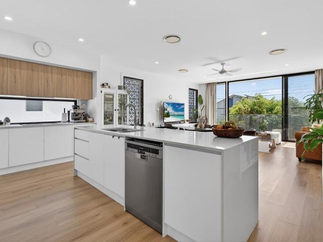 Broadwater Luxury with Genuine Dual Living
