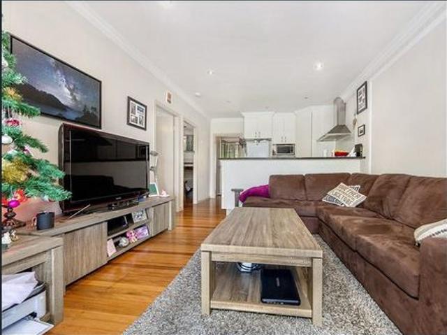 Beautiful Duplex on Burleigh Hill