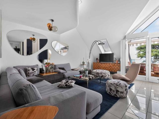Beautiful duplex apartment with panoramic lake view