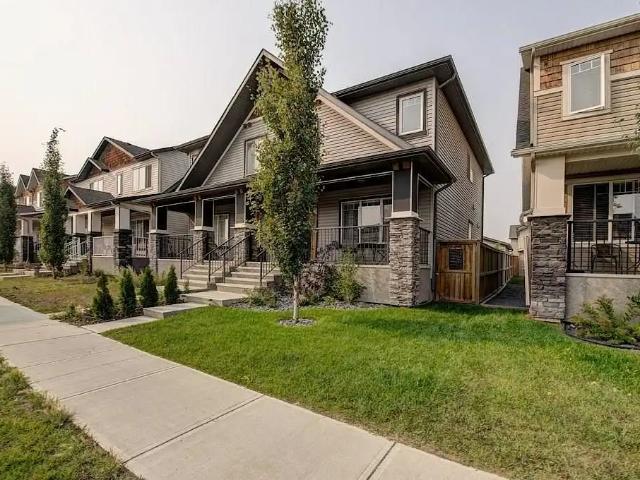 Beautiful Duplex In Desirable Skyview