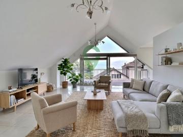 Beautiful duplex with splendid view of the lake and the Alps
