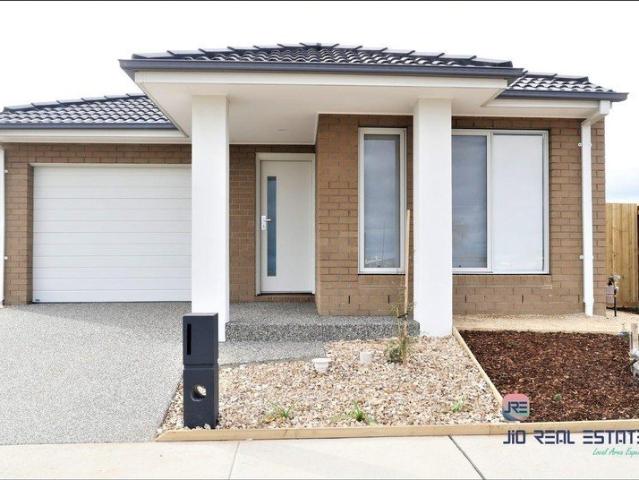 BEAUTIFUL ENTRY LEVEL HOME, 2 MINS FROM OPALIA | PLAZA WETLAND VIEWS, QUITE LOCALITY