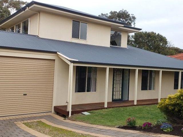 Beautiful Encounter Bay with breathtaking views of the Ocean and Granite Island