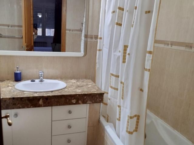 Beautiful ensuite double bedroom in Sant Joan Despí, well connected to the city center
