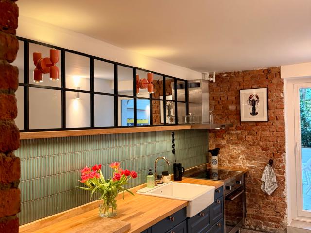 Beautiful elegant 3 room basement apartment near Alster