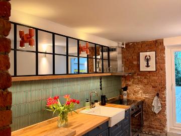 Beautiful elegant 3 room basement apartment near Alster