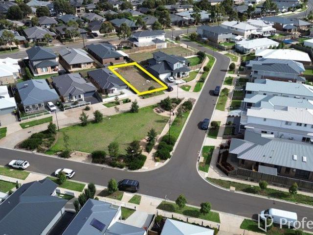BEAUTIFUL EYNESBURY BLOCK WITH RESERVE OUTLOOK