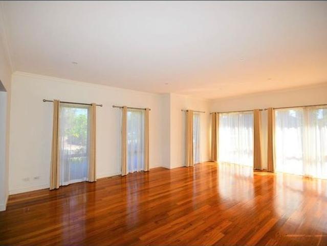 Beautiful Four Bedroom Home In Brentwood Secondary College Zone Stsa