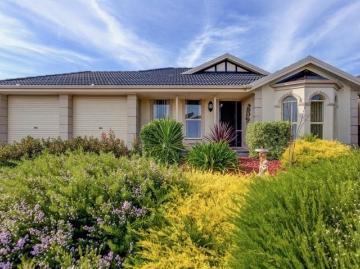 Beautiful Four Bedroom Home Walking Distance to McCracken Country Club