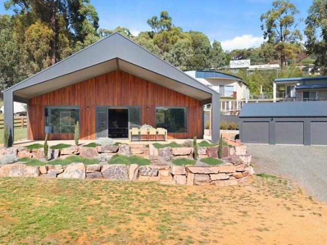 Beautiful Four Bedroom Home with Mountain Views & Sauna