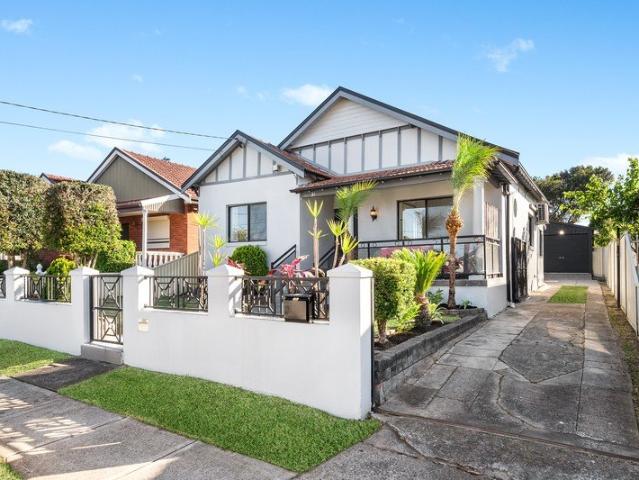 Beautiful Family Bungalow with Self Contained Granny Flat in Premier Position