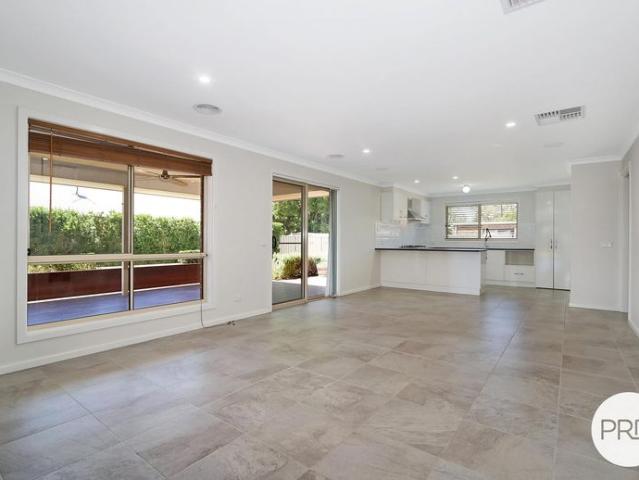 BEAUTIFUL FAMILY HOME!