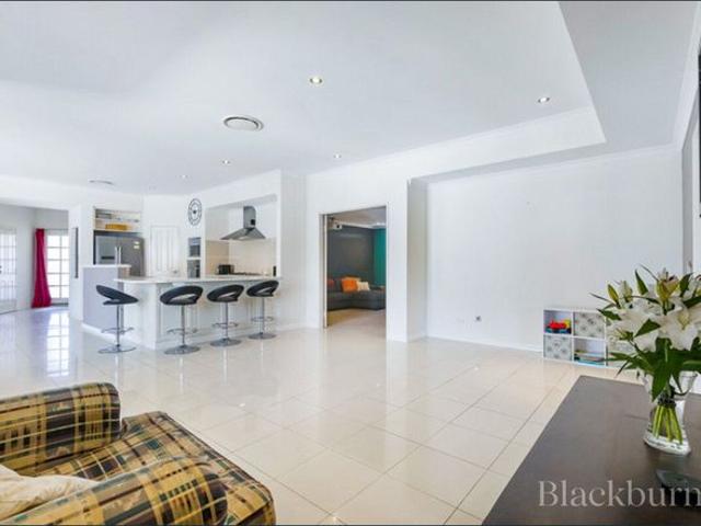 BEAUTIFUL FAMILY HOME