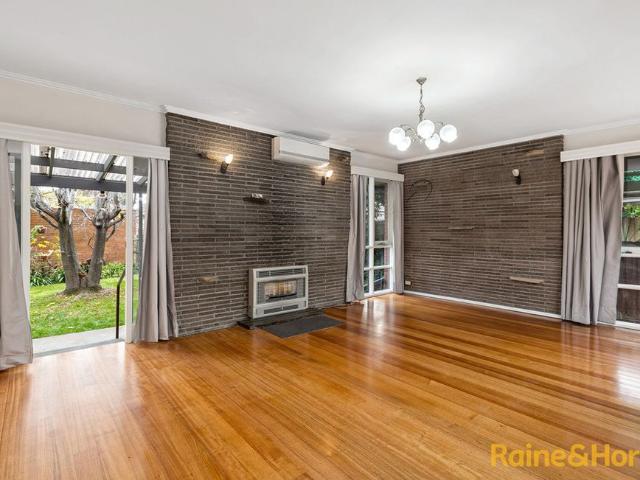 Beautiful Family Home Close to Everything!