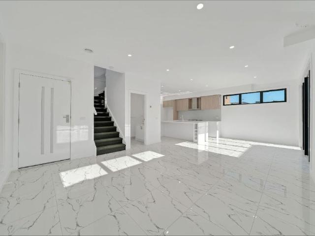 Beautiful Family Home Close to Schools, Shops, and Public Transport