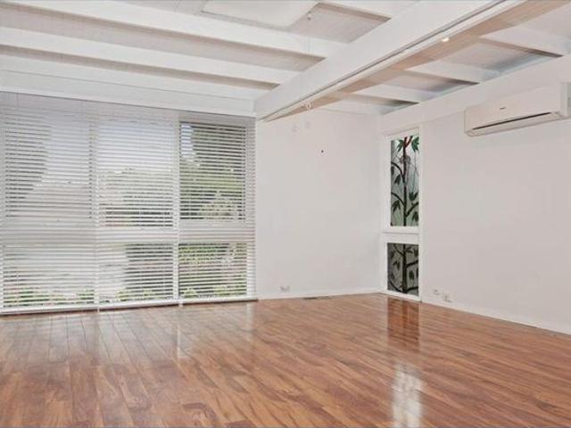 Beautiful family home in Knoxfield