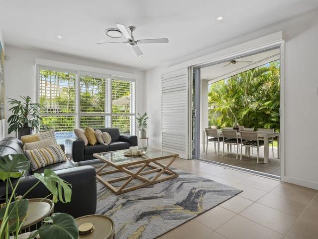Beautiful Family Home In Hope Island