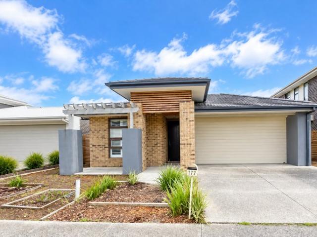 BEAUTIFUL FAMILY HOME IN LAURIMAR ESTATE