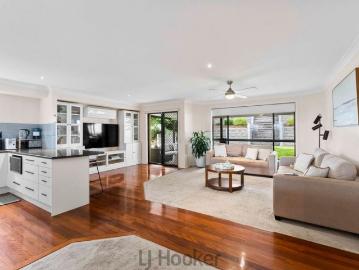 BEAUTIFUL FAMILY HOME IN PRIME LOCATION!