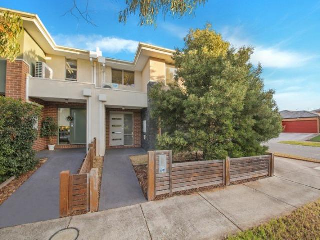 Beautiful Family Home in Prime Point Cook Location