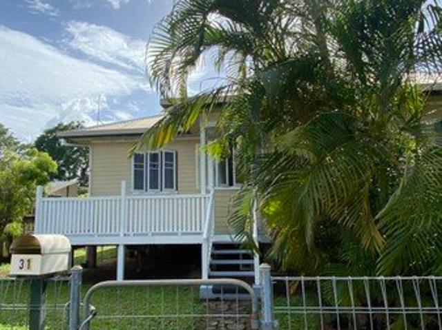 BEAUTIFUL FAMILY HOME IN QUIET STREET