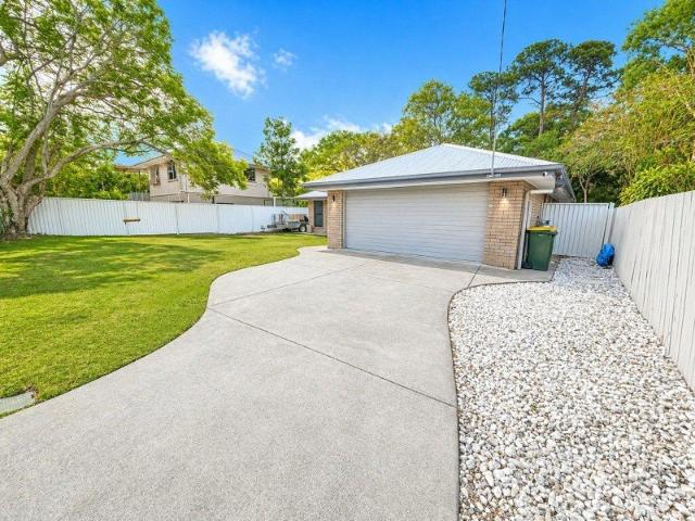 Beautiful family home in the heart of Beachmere on a Large Block