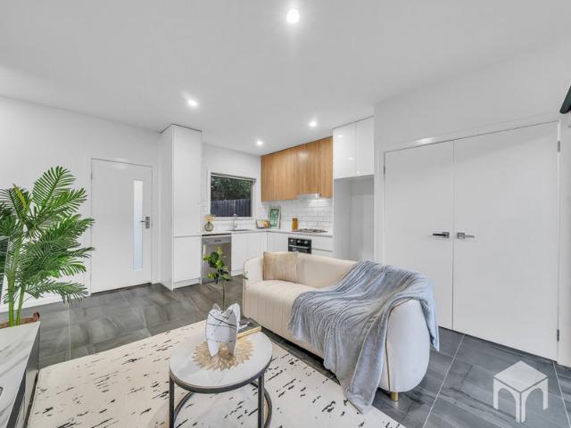 BEAUTIFUL FAMILY HOME IN THE HEART OF LAVERTON !