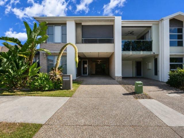 Gorgeous Family Home in the Heart of Springfield Lakes!