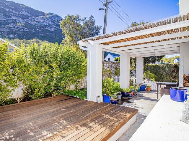 Beautiful Family Home in Voelklip – Close to Langbaai Beach