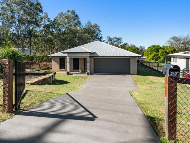 Beautiful Family Home on 1,792m2 Block + MASSIVE Shed