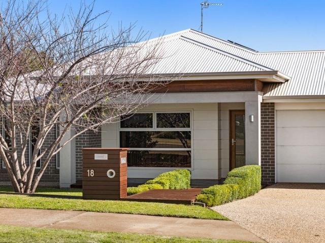 Beautiful Family Home on 799m² Block + Shed