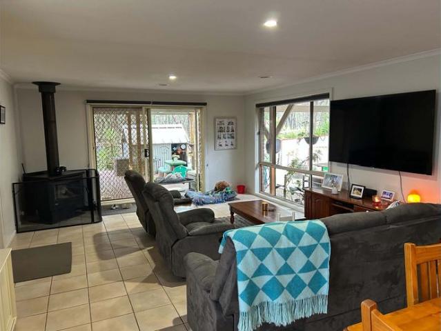 Beautiful family home on a large block with a swimming pool!