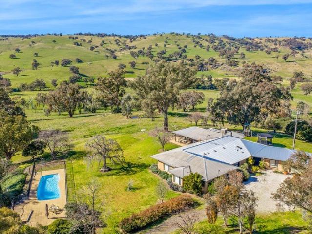 BEAUTIFUL FAMILY HOME SET ON 267 ACRES OF HIGH QUALITY, CREEK FRONTAGE LAND!