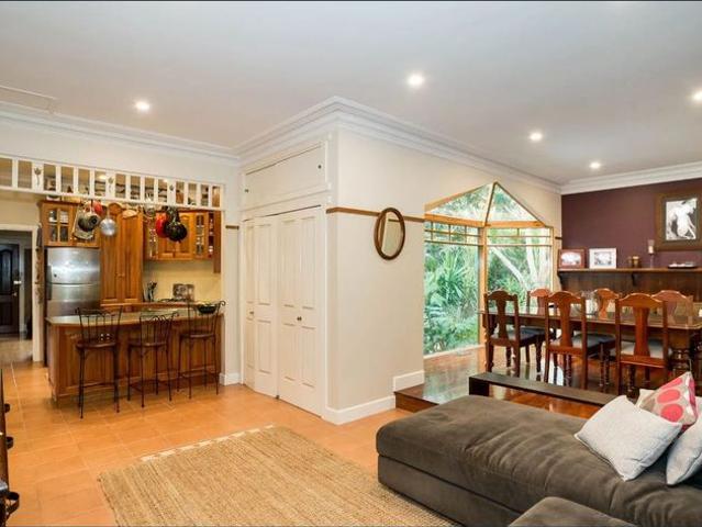 Beautiful family home set in a prestigious location of Upwey, features lovely period features throughout