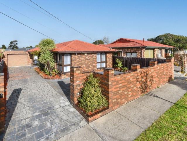 Beautiful Family home with 2 large Living Areas!