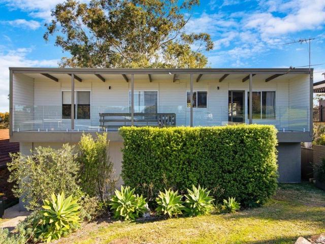 BEAUTIFUL FAMILY HOME WITH VIEWS OF THE BAY