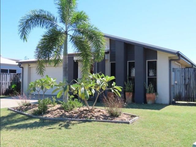 BEAUTIFUL FAMILY HOME WITH NO BACK NEIGHBOURS IN PEACEFUL BUCASIA