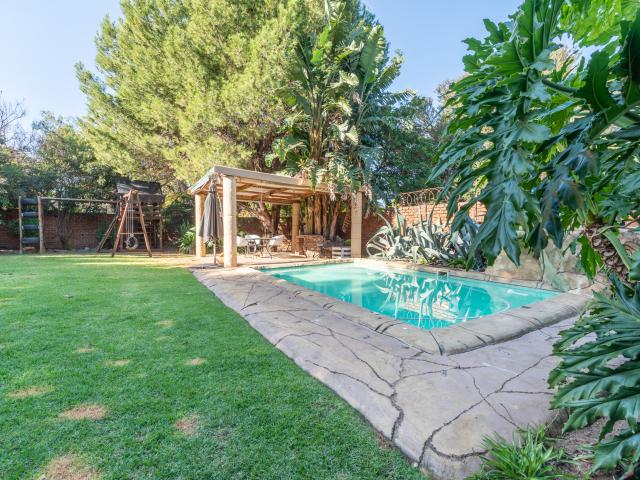 Beautiful Family Home with Pool, Entertainment Area & School Convenience