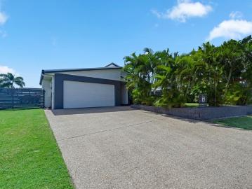 BEAUTIFUL FAMILY HOME WITH POOL,LARGE CARPORT & BEACHSIDE LIVING