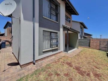 Beautiful Family Home to Rent in Secure Estate
