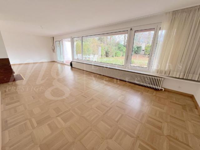 BEAUTIFUL FAMILY HOUSE 5 SINGLE ROOMS LARGE GARDEN WITH SWIMMING POOL
