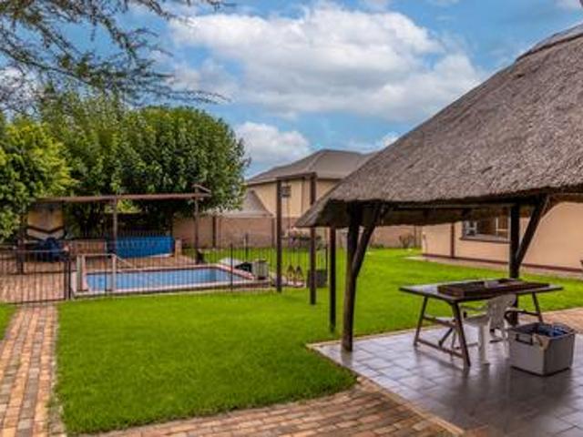 beautiful family living awaits you!