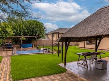 beautiful family living awaits you!
