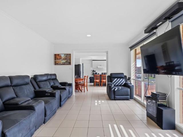 Beautiful Family Living in a Quiet Court Location