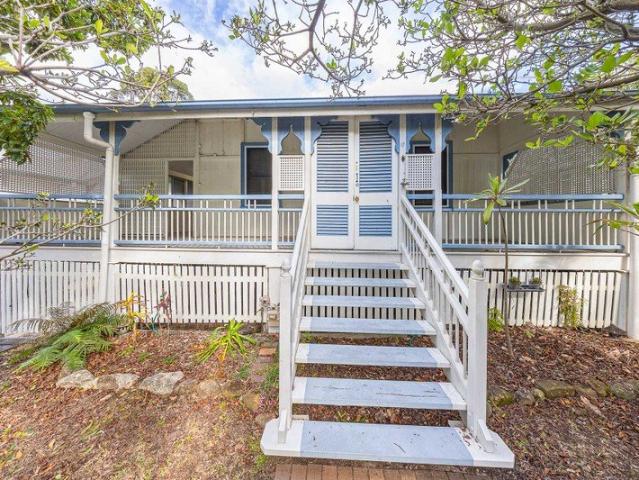 Beautiful Federation Queenslander in Perfect Location