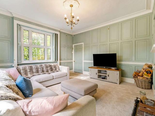 Beautiful five bedroom detached, Georgian family home in the village of Kensworth