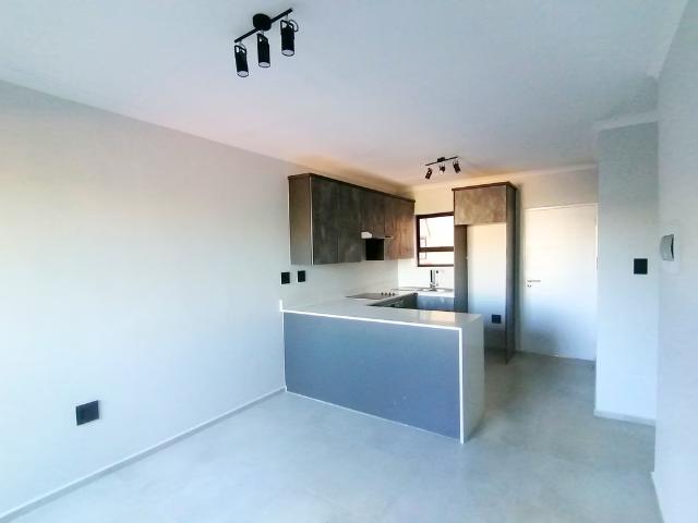 Beautiful First Floor, 1 Bedroom, 1 Bathroom Apartment Available on SPECIAL!